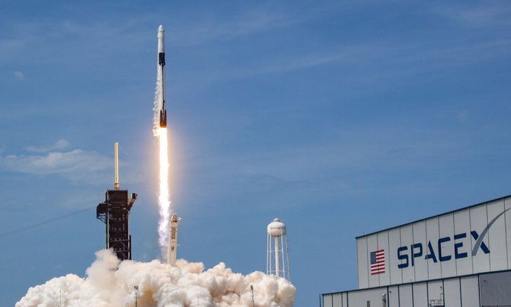 สหรัฐส่งนักบินขึ้นสู่อวกาศสำเร็จครั้งแรกในรอบ 9 ปี